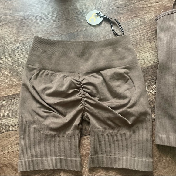 STACCI athletics Thalia contour shorts and top set - Picture 5 of 5